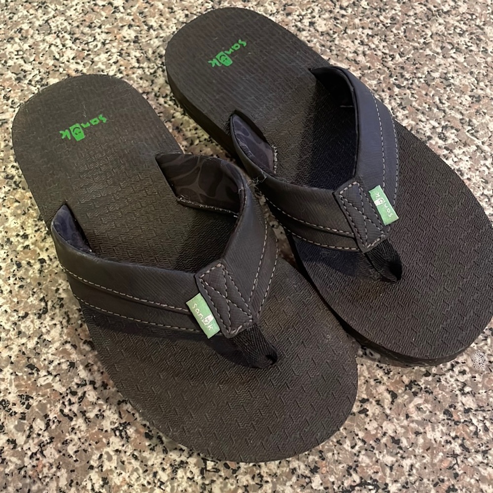 Boys Sanuk flip flops